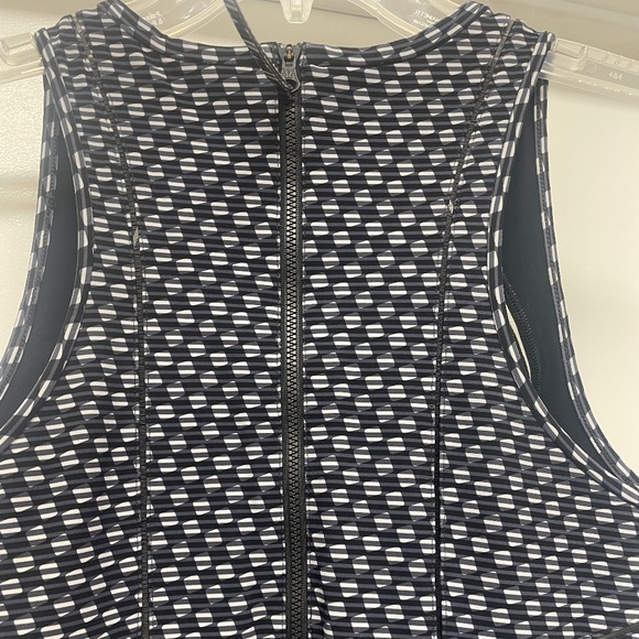 Lululemon &Go Til Dawn Dress Black White Deep Dive EUC - Picture 12 of 13